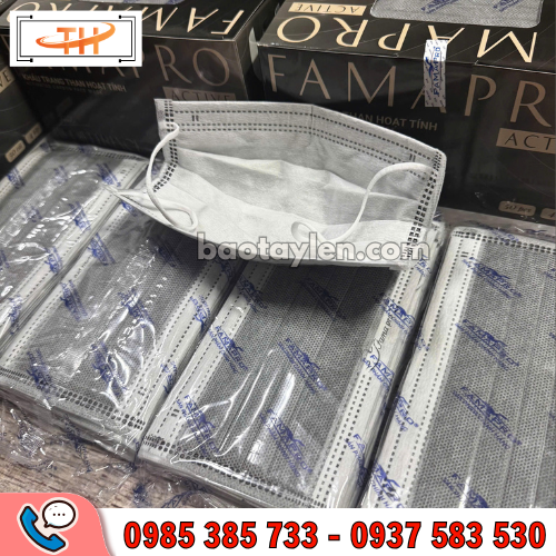 Khẩu trang than hoạt tính Famapro có thiết kế gọn, nhẹ, ôm mặt khi đeo Khẩu trang than hoạt tính Famapro có thiết kế gọn, nhẹ, ôm mặt khi đeo