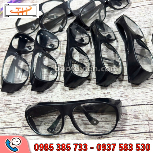 Kính bảo hộ DKT đen hàng chuẩn giá tốt tại Thu Hồng Kính bảo hộ DKT đen hàng chuẩn giá tốt tại Thu Hồng