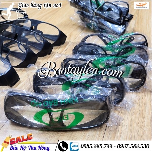 Nơi mua kính bảo hộ trắng gọng đen giá sỉ rẻ tại HCM. Nơi mua kính bảo hộ trắng gọng đen giá sỉ rẻ tại HCM.
