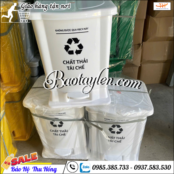 Thùng rác nhựa trắng có đạp chân 30L. Thùng rác nhựa trắng có đạp chân 30L.
