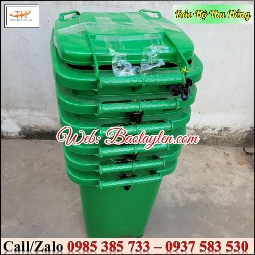 Thùng rác có nắp đậy chắc chắn, tay cầm di chuyển dễ dàng. Thùng rác có nắp đậy chắc chắn, tay cầm di chuyển dễ dàng.