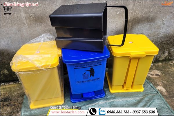 Thùng rác nhựa y tế. Thùng rác nhựa y tế.