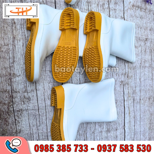 Ủng bảo hộ lao động màu trắng đế vàng chống trơn Ủng bảo hộ lao động màu trắng đế vàng chống trơn