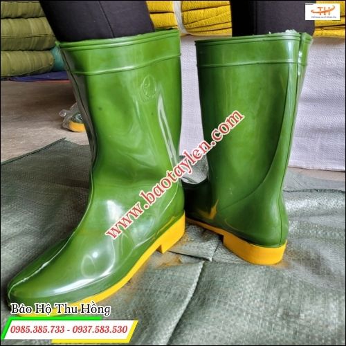 Ủng đi mưa, ủng lao động cổ cao. Ủng đi mưa, ủng lao động cổ cao.
