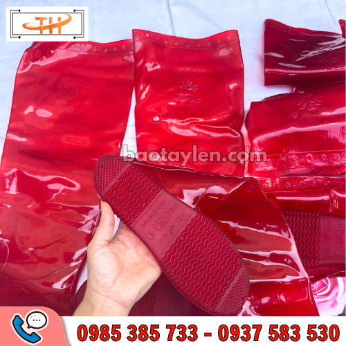 Phần đế ủng được tạo vân tránh trơn trượt khi di chuyển Phần đế ủng được tạo vân tránh trơn trượt khi di chuyển