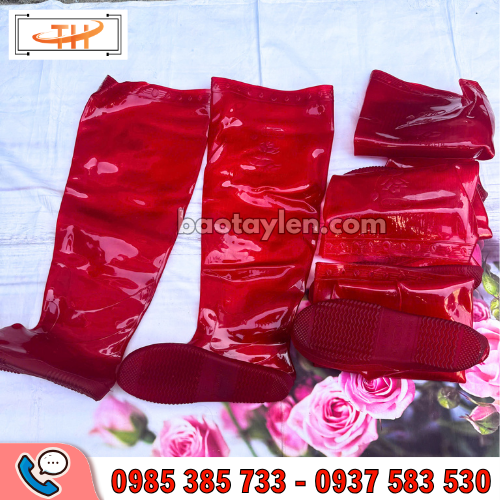 Ảnh chụp thực tế ủng đi ruộng màu đỏ Ảnh chụp thực tế ủng đi ruộng màu đỏ