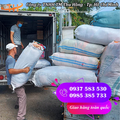 Bốc hàng giẻ lau màu lên xe đi gửi cho khách ở Vũng Tàu Bốc hàng giẻ lau màu lên xe đi gửi cho khách ở Vũng Tàu
