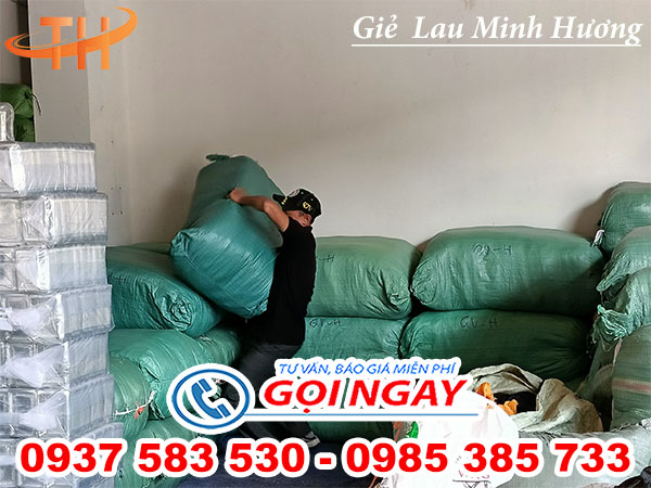 Khách trực tiếp ghé kho lấy 1 tấn giẻ lau trắng 02