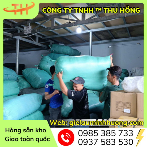 Giao hàng khăn lau xe microfiber tại kho Thu Hồng Khăn lau xe microfiber giao miễn phí toàn quốc