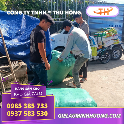 Nhân viên đóng hàng vải trắng lọc sơn bao 50kg Nhân viên đóng hàng vải trắng lọc sơn bao 50kg
