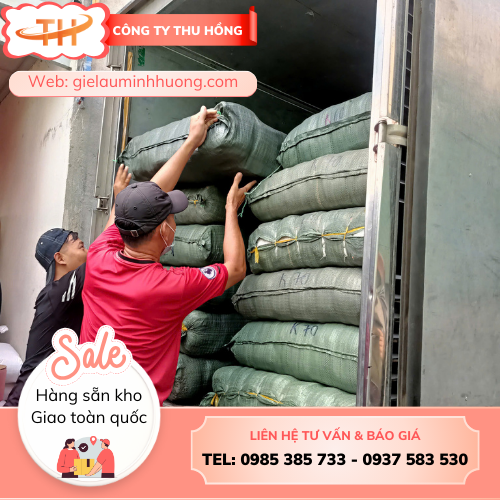 Nhân viên Thu Hồng lên hàng găng tay len Nhân viên Thu Hồng cùng nhau lên hàng găng tay len lao động