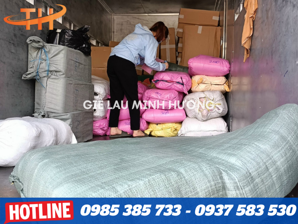 Thu Hồng soạn giẻ lau đi giao cho chị H quận 7 04