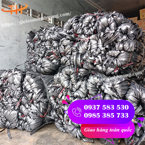 Thu Hồng đi giao dây nilon kẽm màu đen tại Q3