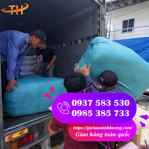 Thu Hồng đi gửi 25 bao vải lau xuống Bình Phước