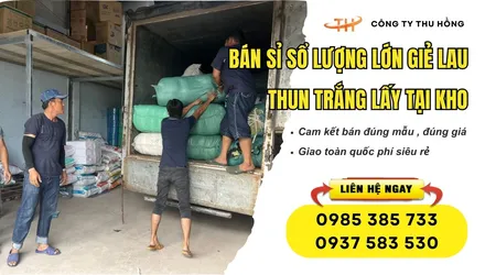 Khách hàng ghé kho lấy 22 bao giẻ lau thun trắng