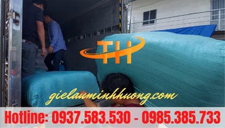 Thu Hồng đi gửi 25 bao vải lau xuống Bình Phước