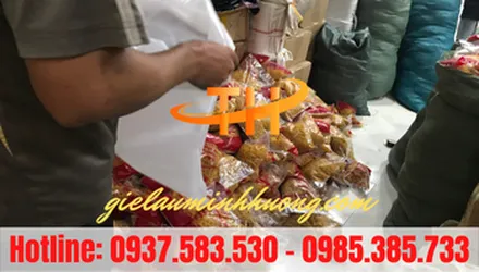 Đóng hàng dây thun vàng đi giao cho khách quận 9