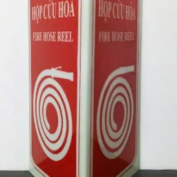 Biển báo tam giác dạ quang vị trí hộp cứu hỏa