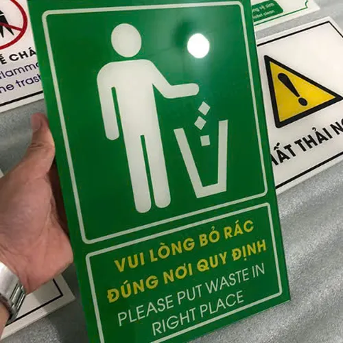 Biển báo bỏ rác đúng nơi quy định bằng Mica