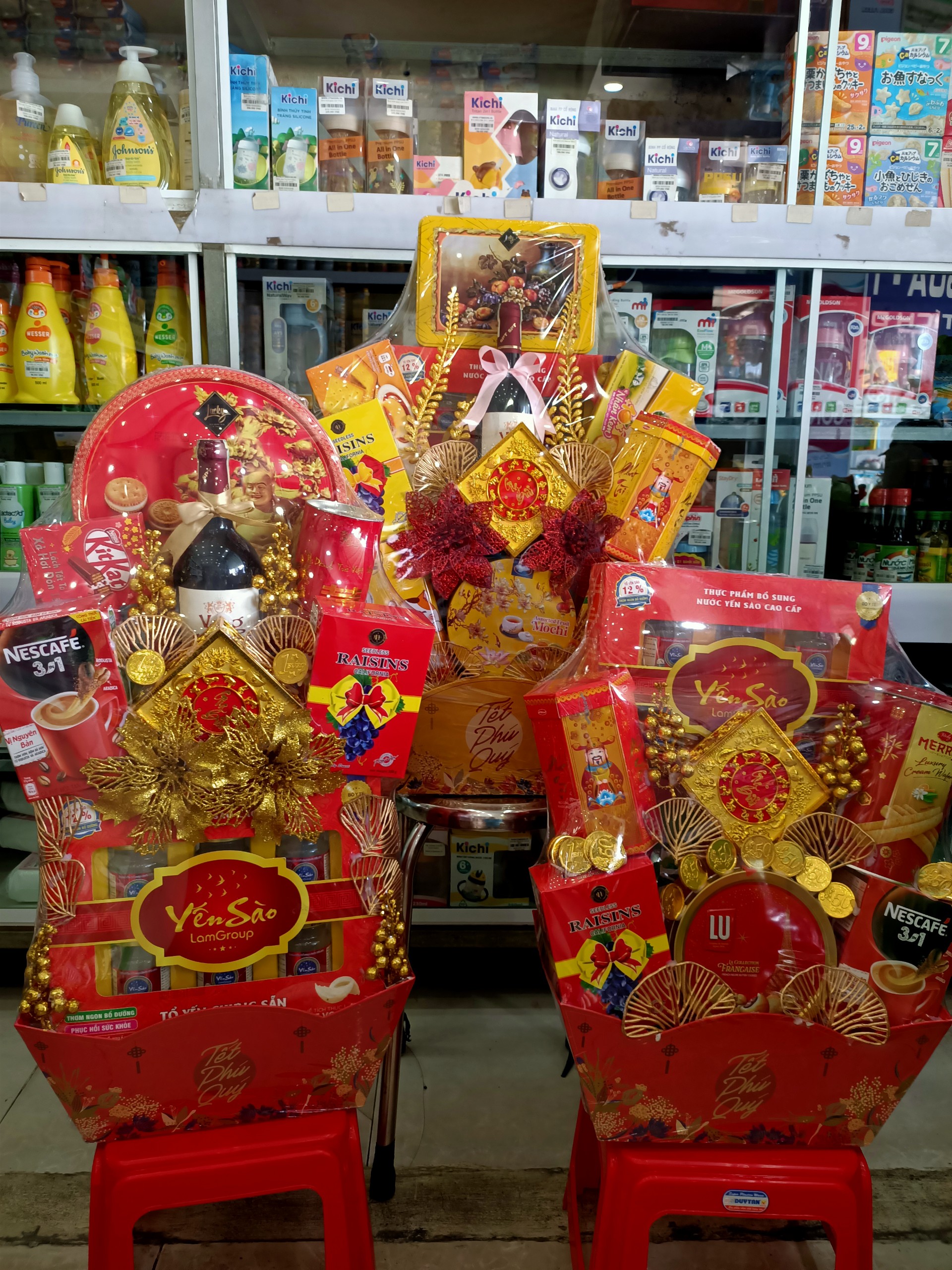 Giỏ quà tặng yến sào cao cấp bổ sung nhân sâm giá rẻ cuối năm Giỏ quà tặng yến sào cao cấp bổ sung nhân sâm giá rẻ cuối năm