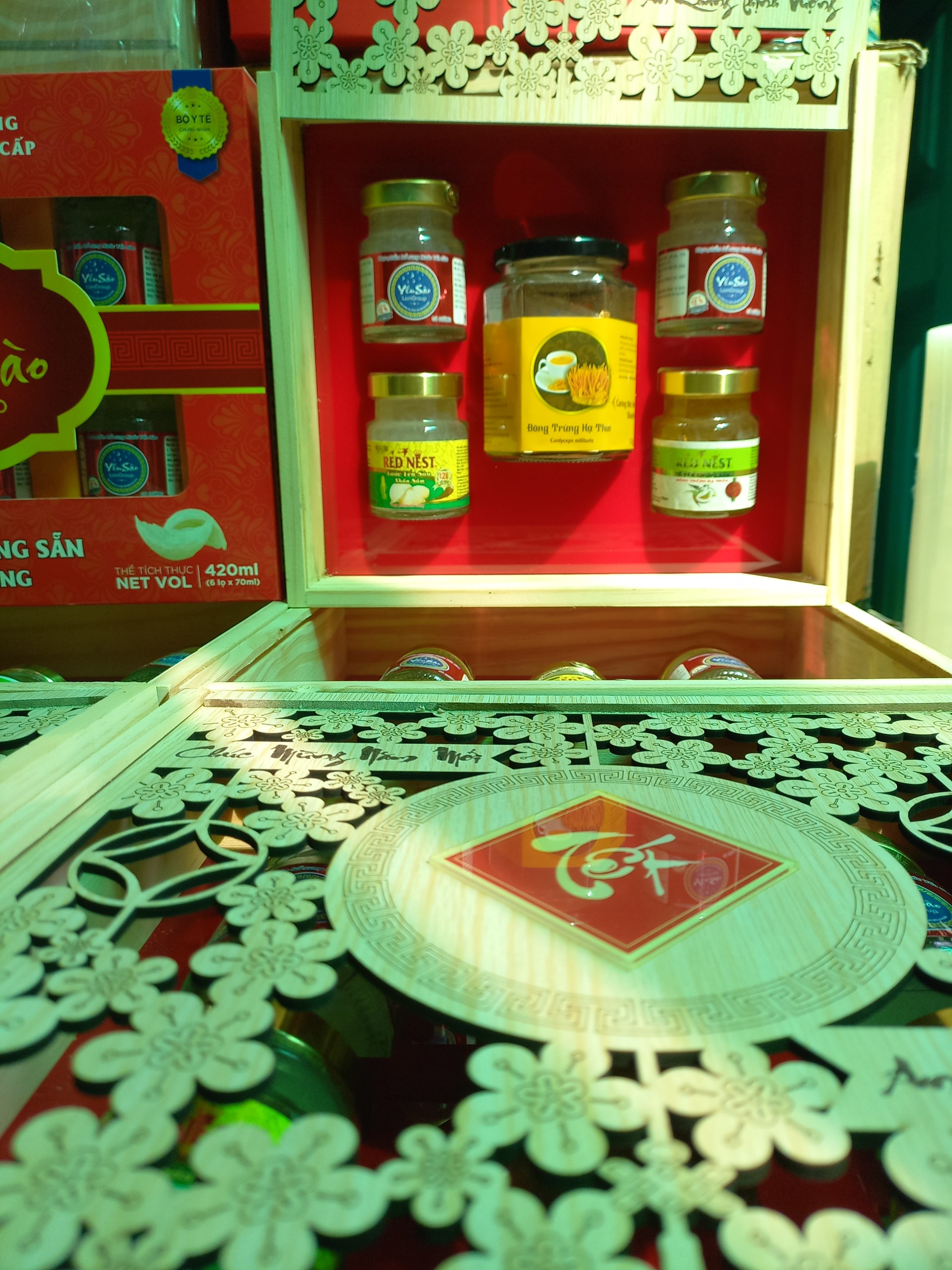Giỏ yến sào quà tặng Tết cao cấp Giỏ yến sào quà tặng Tết cao cấp