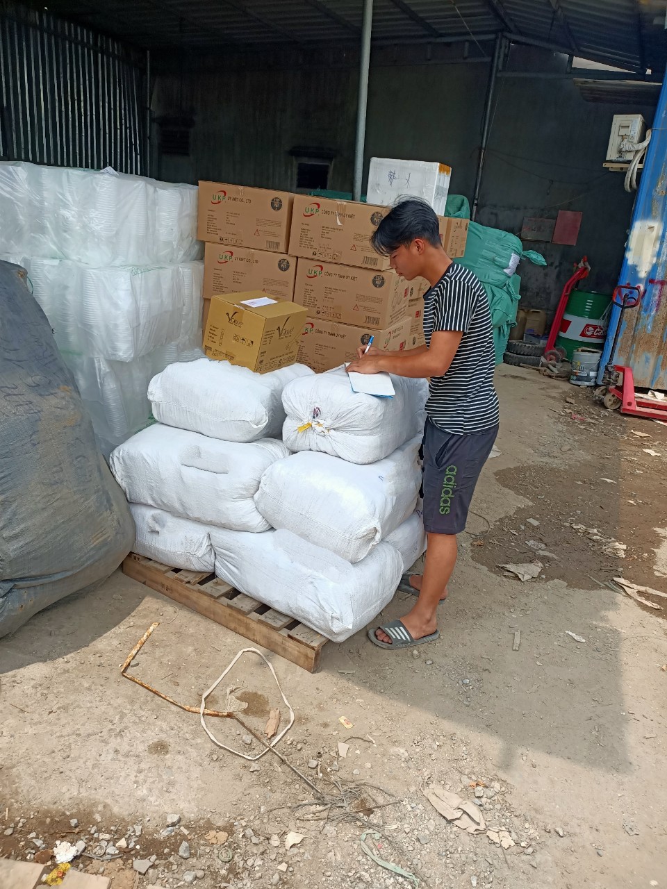 Xưởng bán bao bì túi nilon PP - PE- túi rác màu đen đủ size tại Sài Gòn Xưởng bán bao bì túi nilon PP - PE- túi rác màu đen đủ size tại Sài Gòn