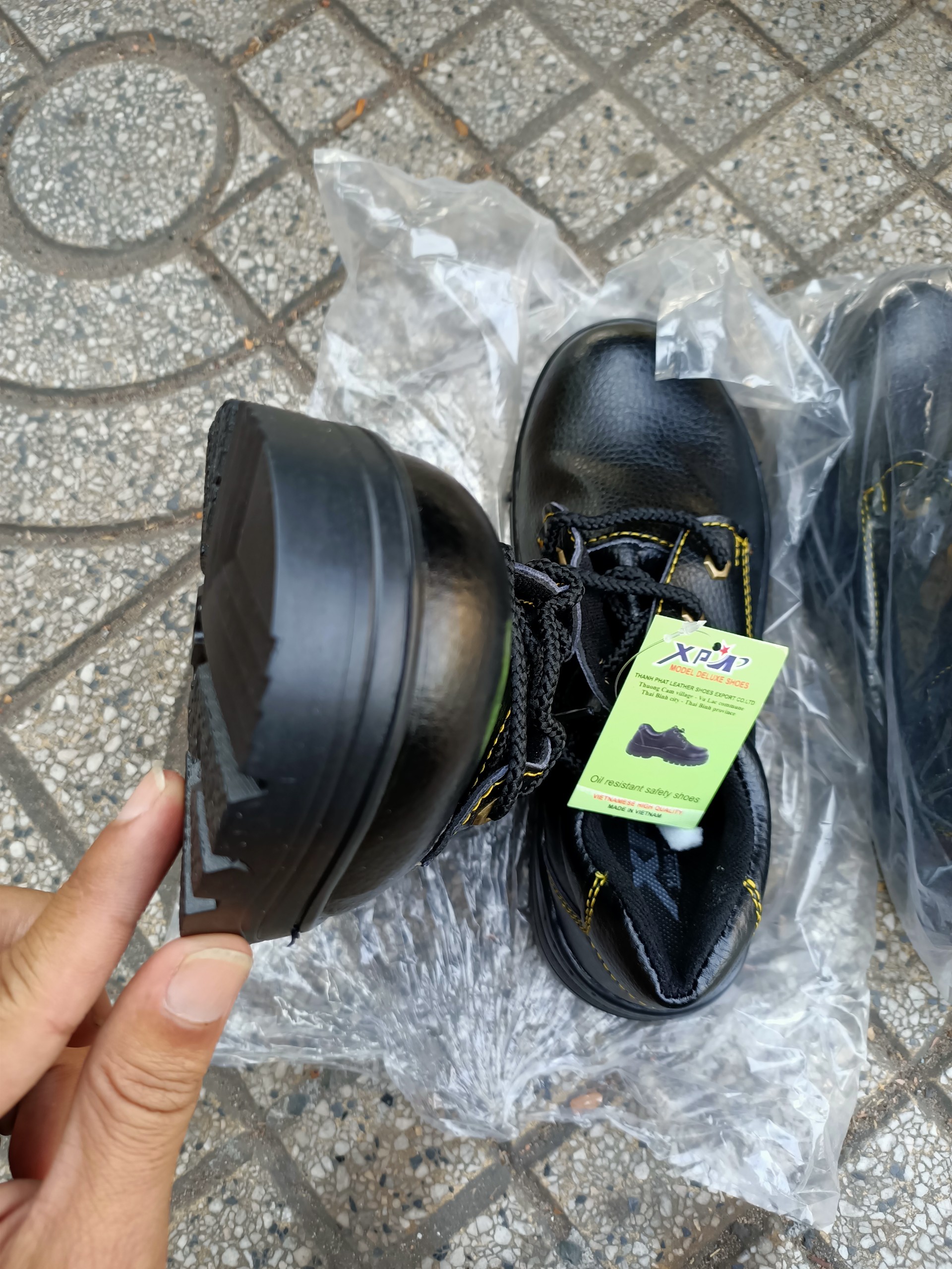 Giày bảo hộ lao động cho công nhân ngành xây dựng Giày bảo hộ lao động cho công nhân ngành xây dựng