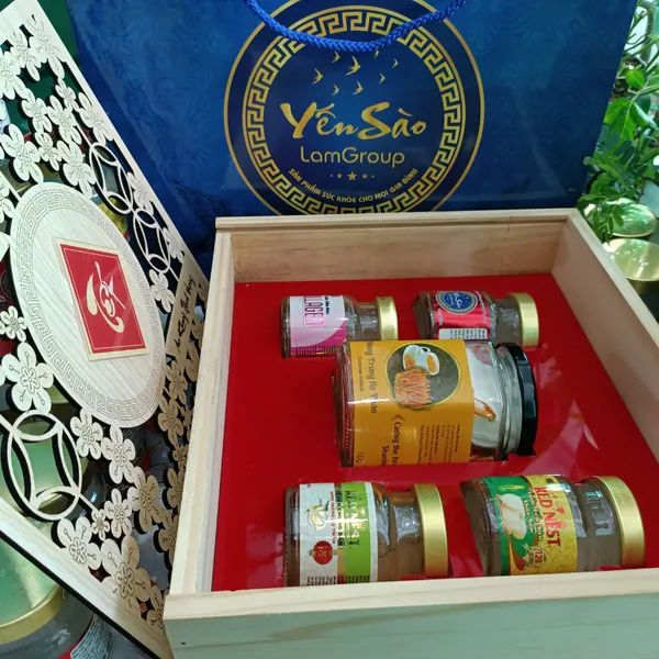 SÉT HỘP GIỎ QUÀ TẶNG TẾT NƯỚC YẾN SÀO VÀ NẤM TRÙNG THẢO SẤY KHÔ