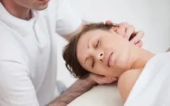 Thoái hóa cột sống cổ có điều trị khỏi không?