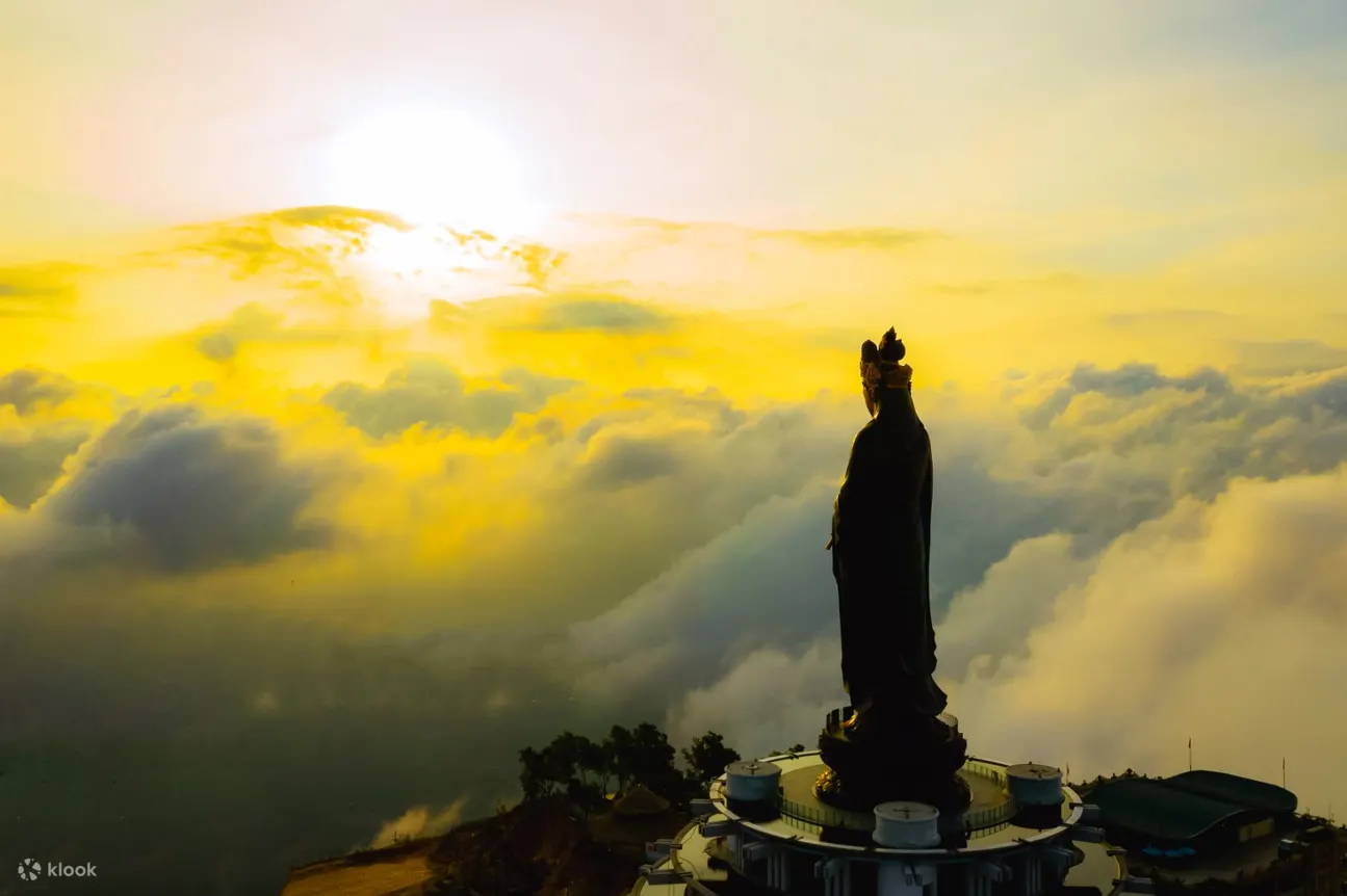 Chiêm ngưỡng cảnh quan ngoạn mục giữa vùng đất thanh tịnh trên đỉnh núi Bà Đen trước tượng Phật Bà Tây Bổ Đà Sơn Chiêm ngưỡng cảnh quan ngoạn mục giữa vùng đất thanh tịnh trên đỉnh núi Bà Đen trước tượng Phật Bà Tây Bổ Đà Sơn