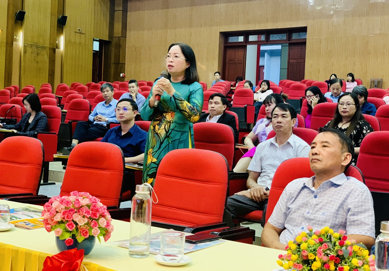 Đại diện Ohana Eco Tours đóng góp ý kiến Đại diện Ohana Eco Tours tham gia ý kiến đóng góp