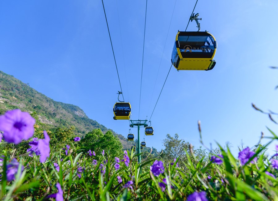 Tuyến cáp treo núi Bà Đen nằm trong khu du lịch Quốc gia Núi Bà Đen, hiện nay đang là địa điểm được yêu thích bậc nhất ở Tây Ninh Tuyến cáp treo núi Bà Đen nằm trong khu du lịch Quốc gia Núi Bà Đen, hiện nay đang là địa điểm được yêu thích bậc nhất ở Tây Ninh