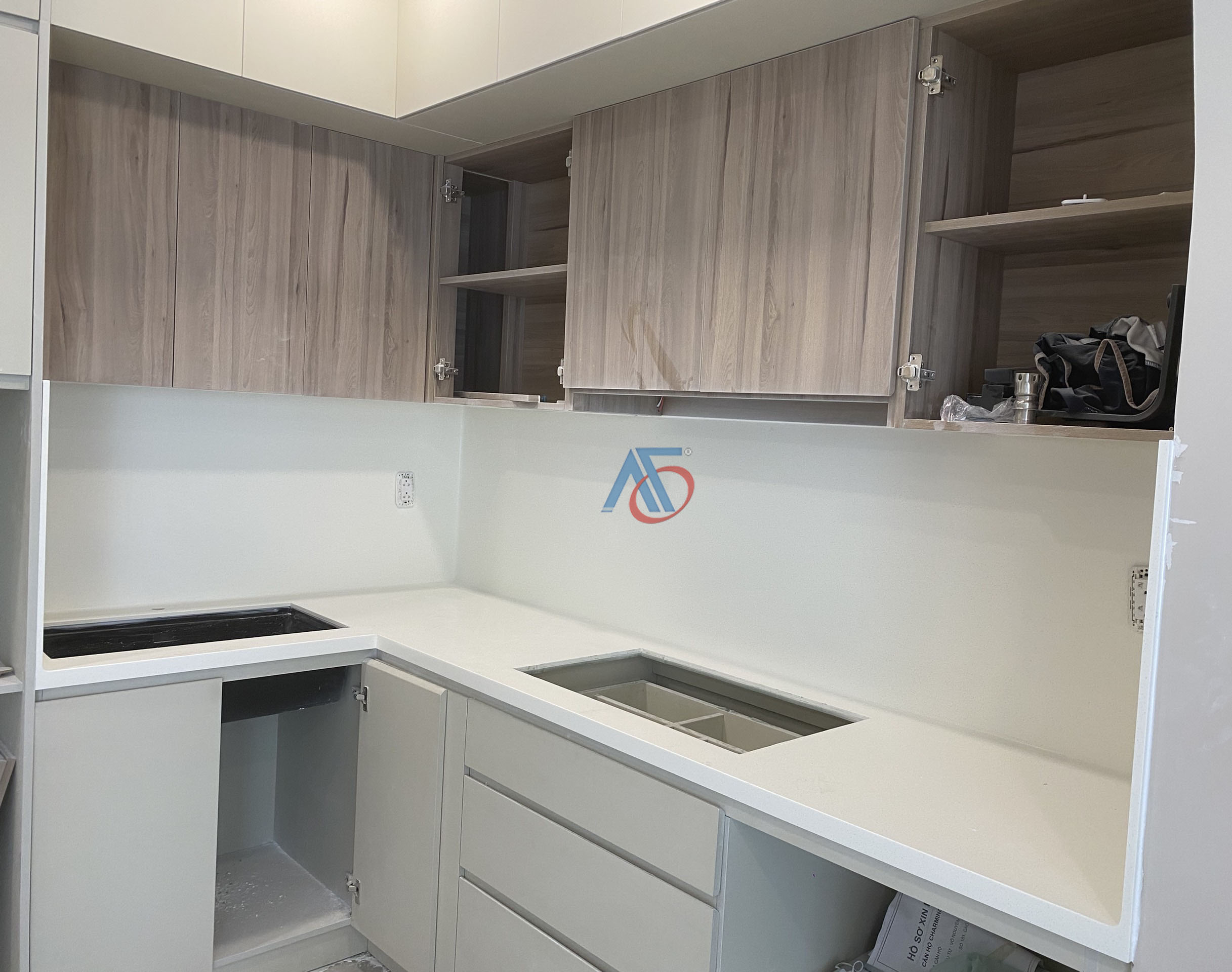 Solid Surface Stone C - 100 CRYSTAL CREAM