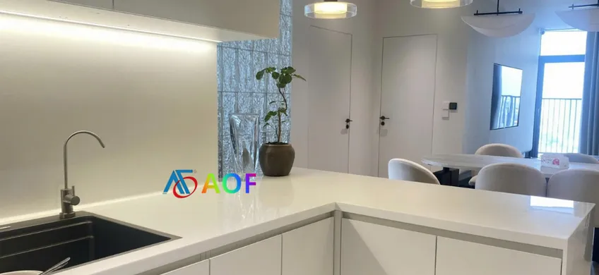 So sánh chi phí và độ bền đá solid surface với đá tự nhiên cho bếp Hà Nội