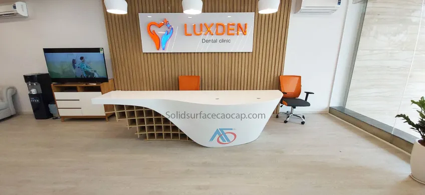 Thi công đá Solid Surface làm Quầy lễ tân mình Hạc