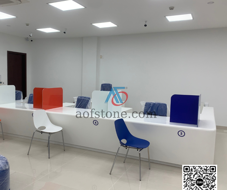 Hoàn thiện quầy giao dịch solid surface liền mạch ở Phú Yên