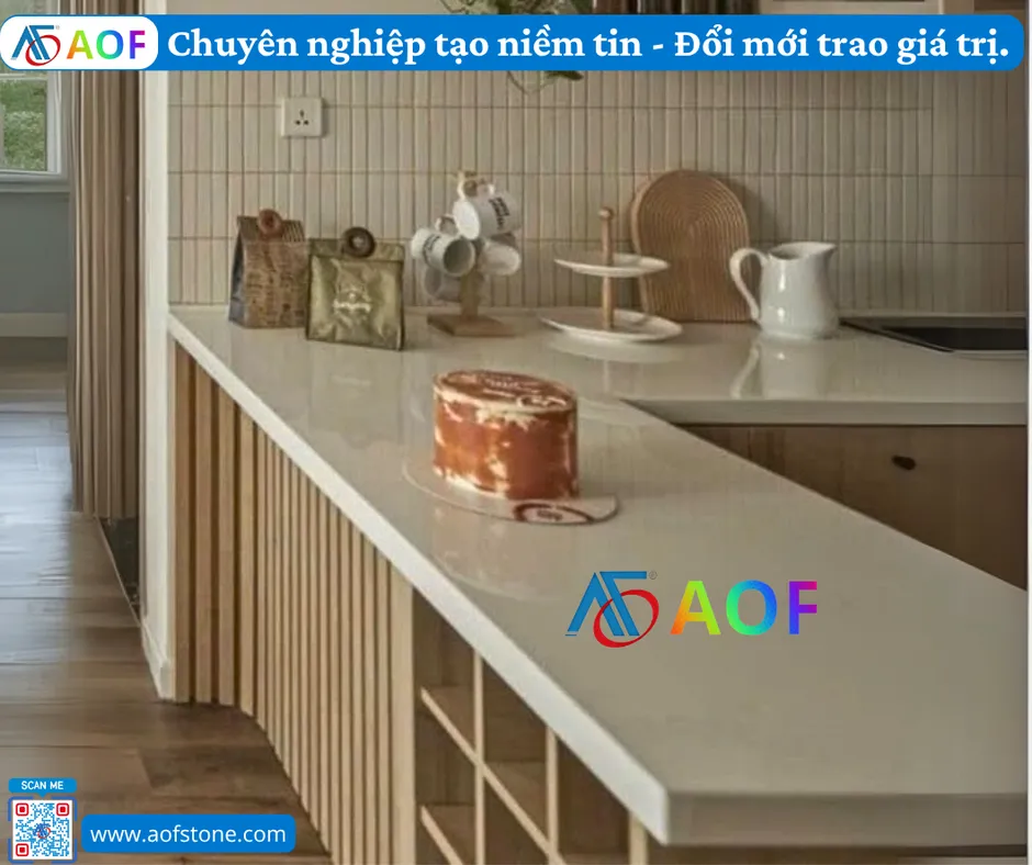 So sánh ưu nhược điểm đá solid surface làm bếp với đá tự nhiên ở Huế