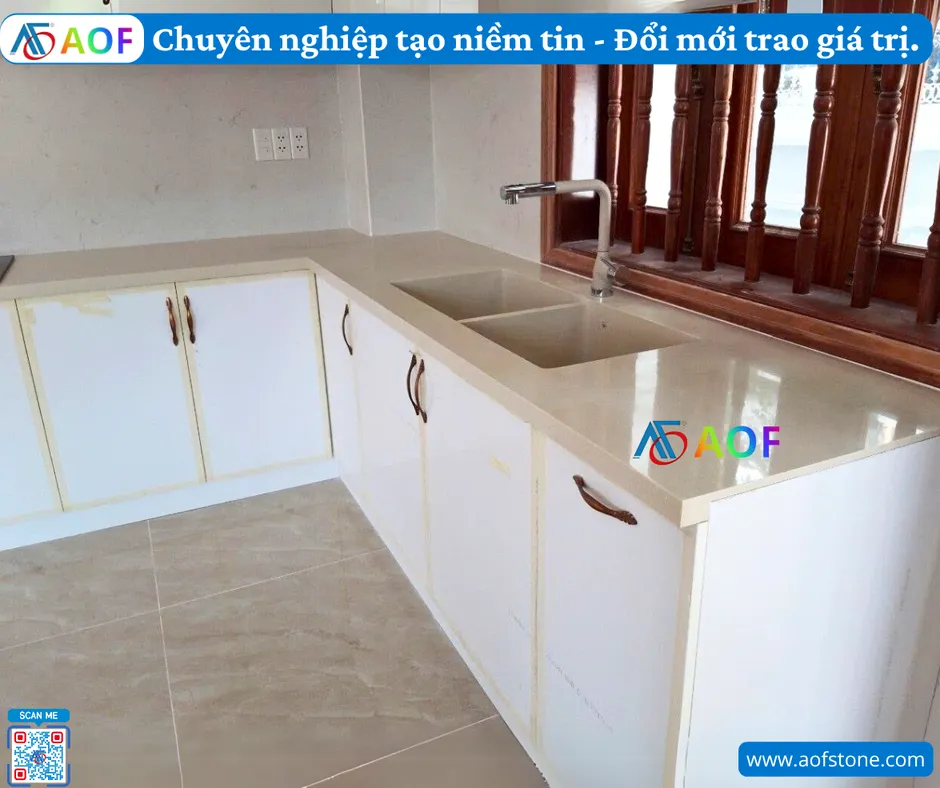 Cách vệ sinh bếp đá solid surface liền mặt chữ L đúng cách