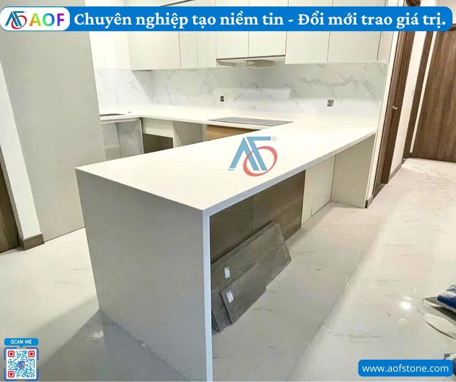 Xu hướng bàn đảo solid surface liền mạch với mặt bếp tại Quảng Nam