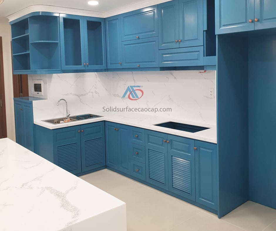Đơn vị tại Hậu Giang thi công bếp đá solid surface liền mạch
