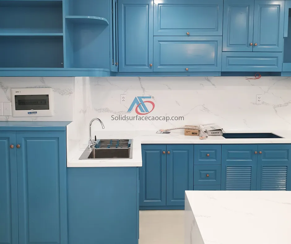 Các mẫu bếp đá solid surface liền vách đang được ưu tiên chọn lựa tại Bắc Ninh