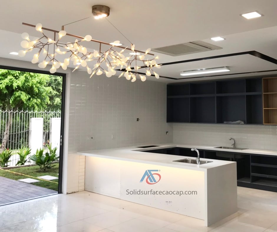 Có nên dùng đá bếp Solid Surface không? Ưu nhược điểm thực tế của đá bếp Solid Surface cần biết