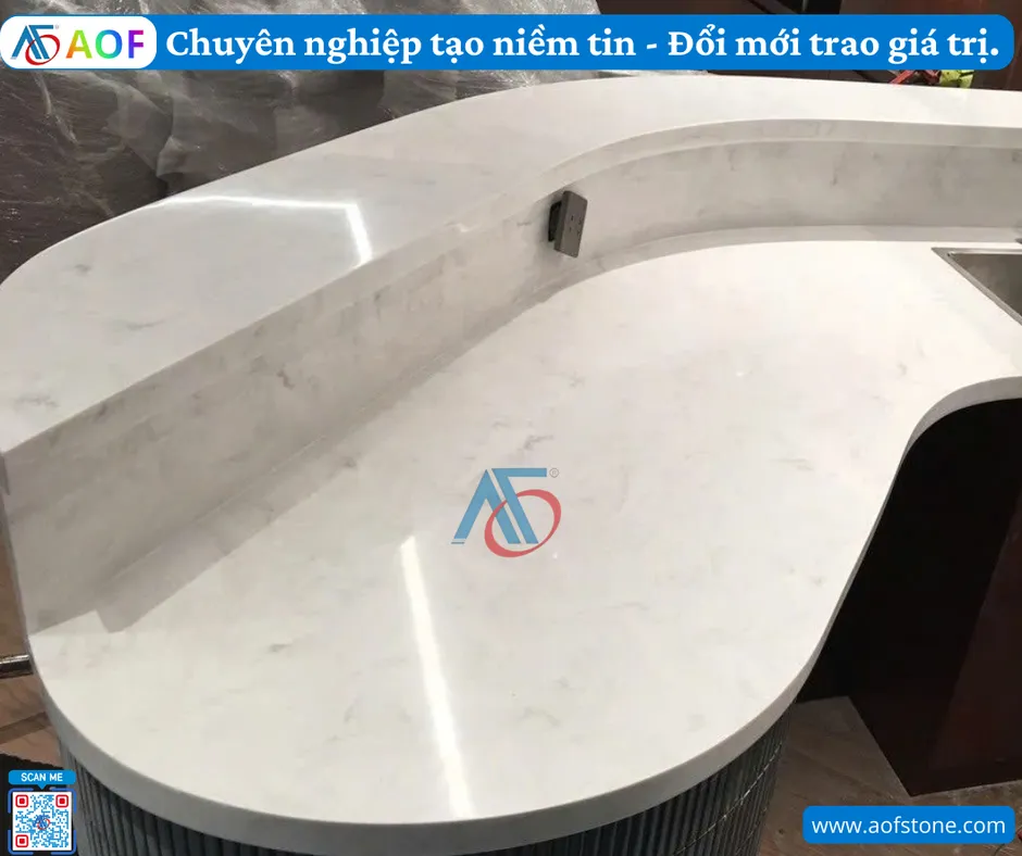 Đon vị thi công bàn đảo bếp solid surface chống thấm liền mạch Quảng Trị