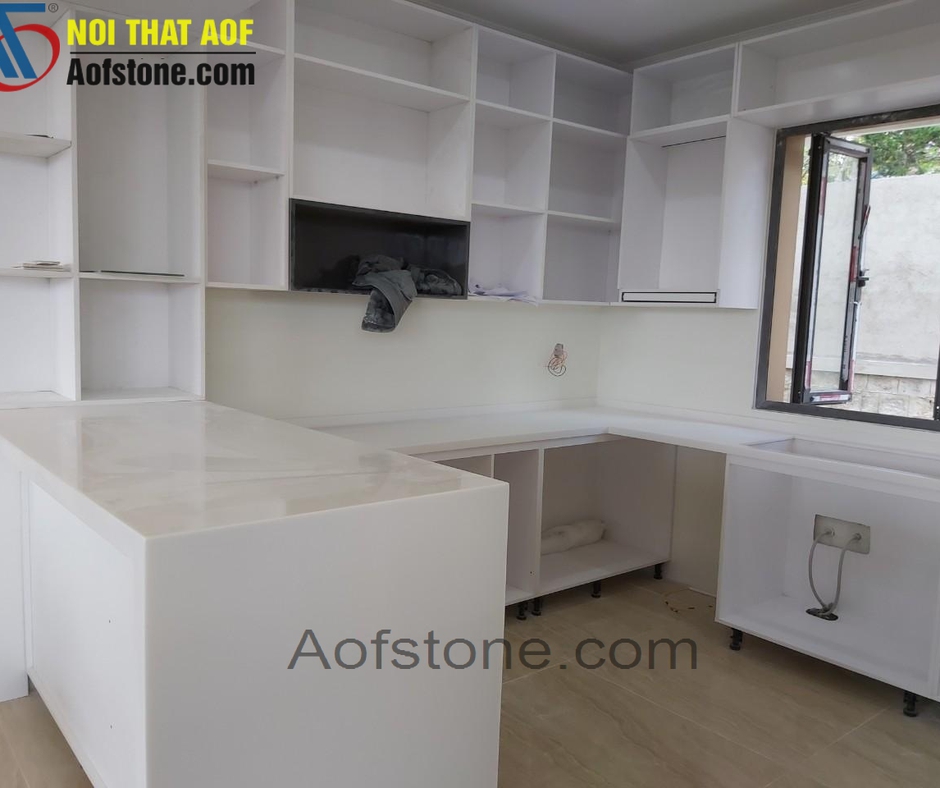 Giá thi công bếp đá solid surface chống thấm liền mạch Long An bao nhiêu?