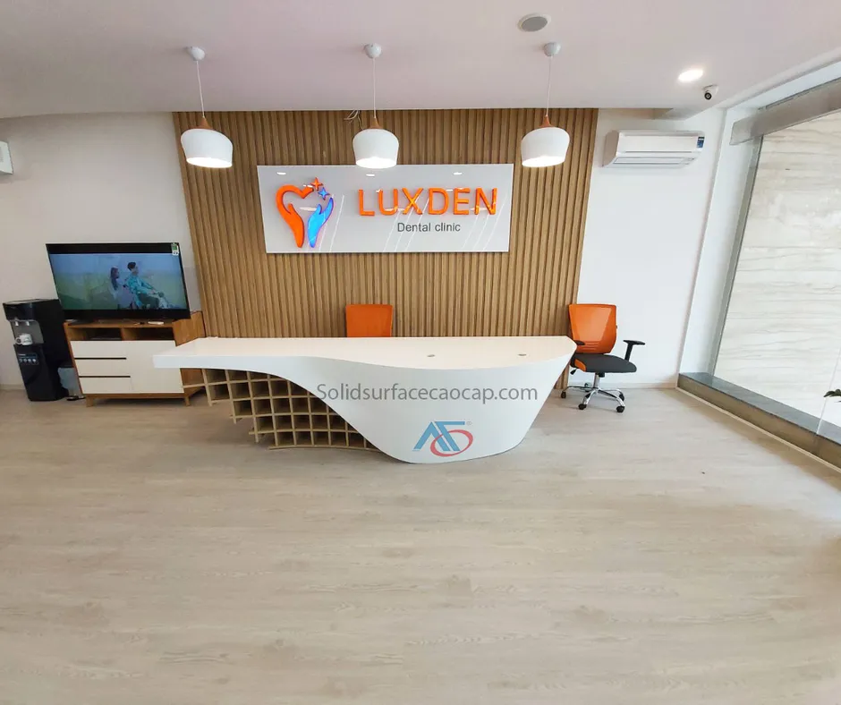 Thi công đá Solid Surface làm Quầy lễ tân mình Hạc