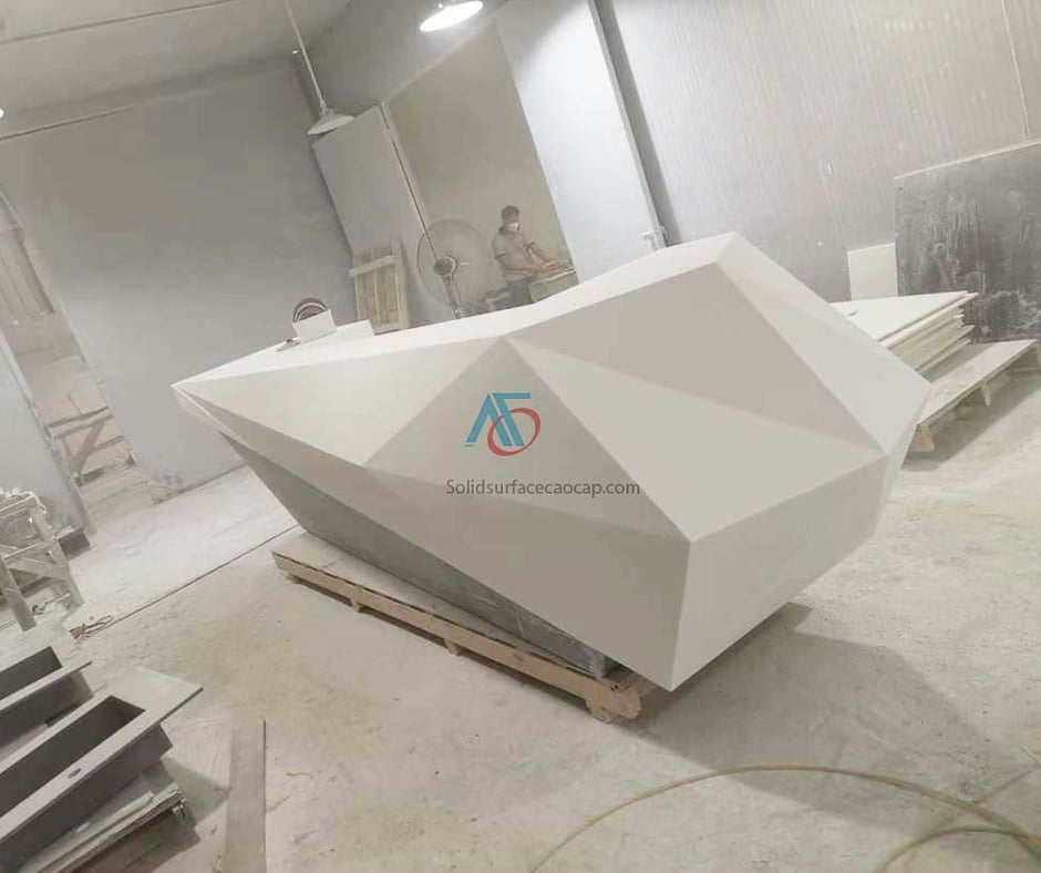 Báo giá thi công quầy lễ tân solid surface nguyên khối An Giang