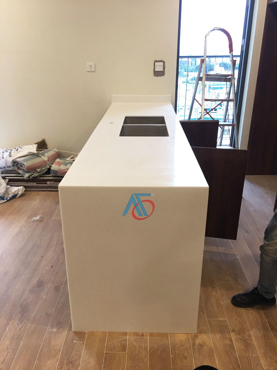 Solid Surface Stone G-202 PURE ARCTIC