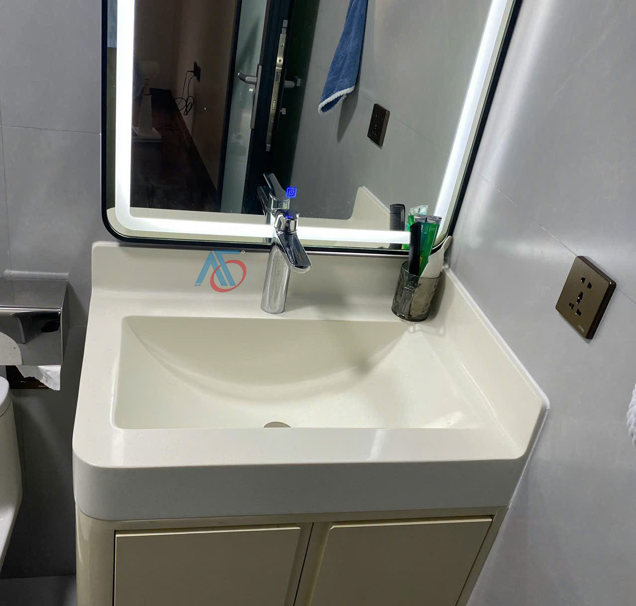 Solid Surface Stone C - 100 CRYSTAL CREAM