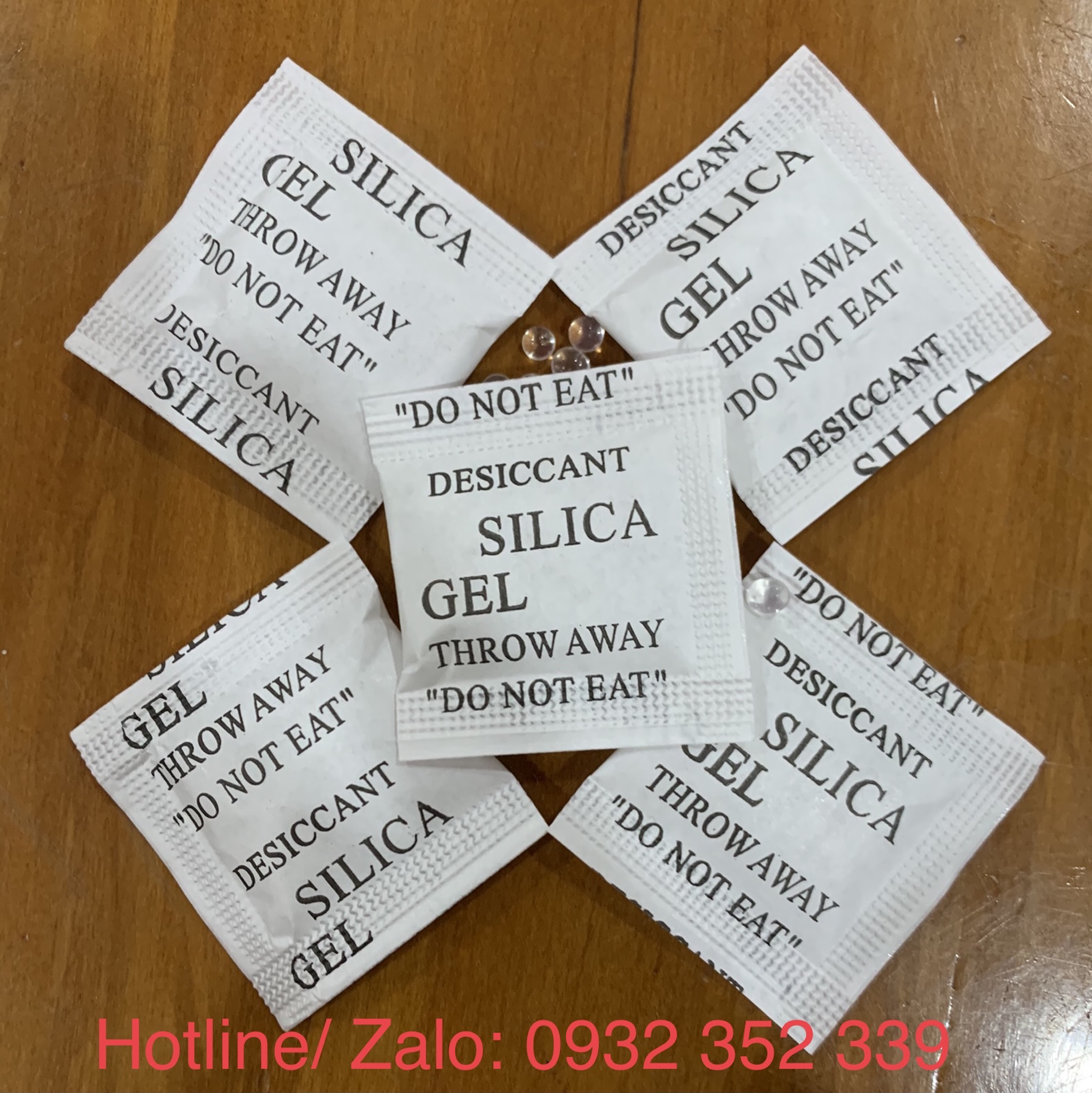 Tú hút ẩm Silica gel  1.1gr lụa đen