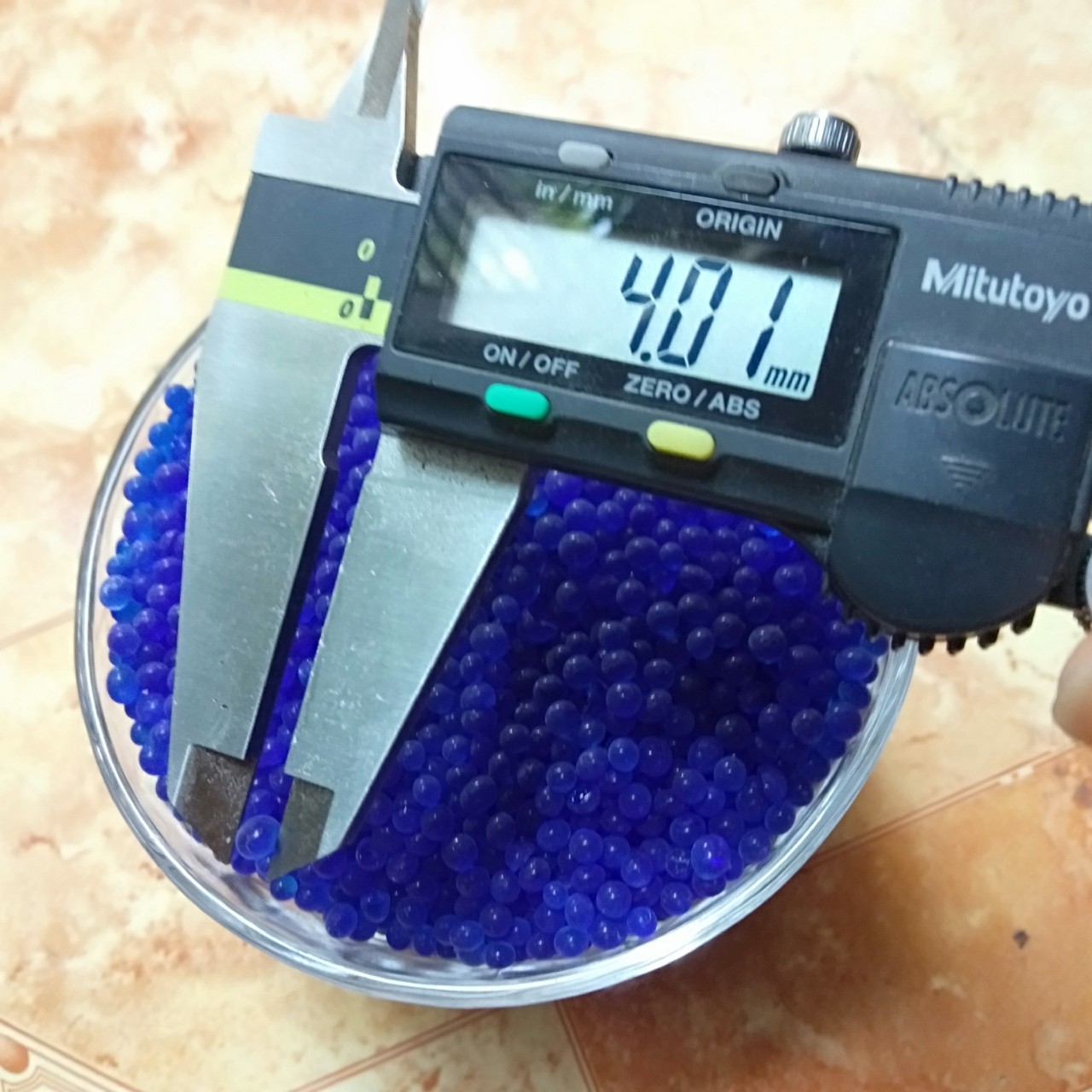 Hạt hút ẩm Silica gel xanh Hạt hút ẩm Silica gel xanh